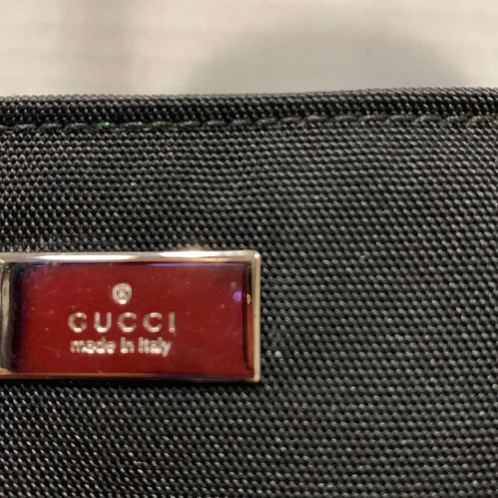 GUCCI  Black Hand Bag 2 zip Front Pockets Magnetic Top Closure - Picture 3 of 13